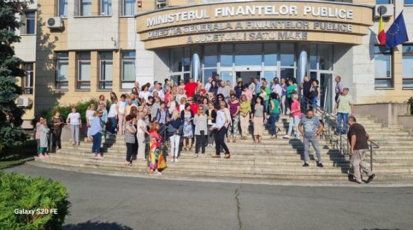 sindicalistii din finante au anuntat cand vor avea noi discutii cu ministrul bolos in urma grevei de avertisment si a protestului de la ministerul de finante