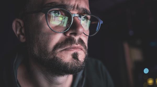 tanar arestat preventiv pentru pornografie infantila si instigare la viol