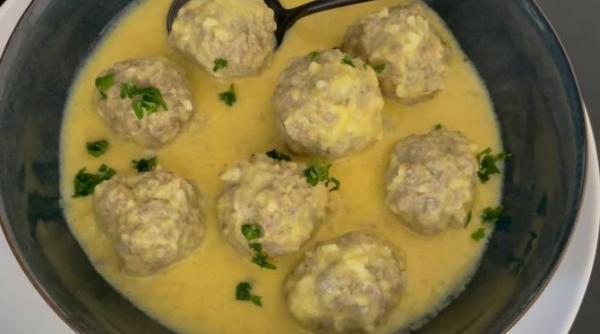 youvarlakia avgolemono reteta greceasca de supa de perisoare