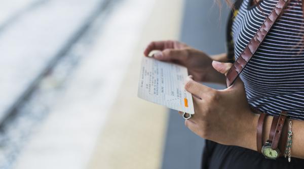 familiile ranitilor din crevedia pot beneficia de bilete gratuite de avion anuntul a fost facut de vola ro