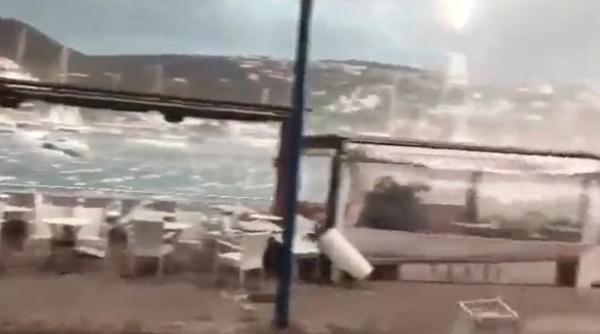 doua ore de cosmar pentru pasagerii croazierei britannia o furtuna brusca cu ploaie si vant a smuls nava de la docuri video