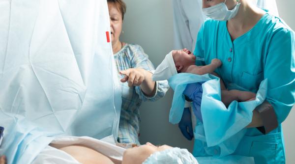 medicii de la maternitatea botosani invata acum sa aplice protocoalele medicale au lasat o pe alexandra sa moara dupa 7 ore de chin