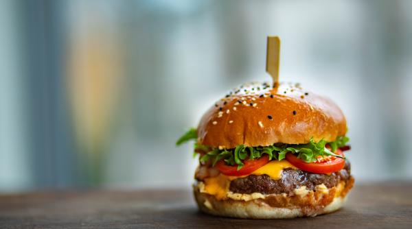 burger king va ajunge in instanta pentru ca sendvisurile din reclame par mult mai mari decat in realitate