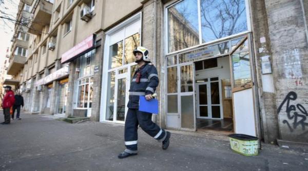 buzoian ignorat am explicat ca din panoul electric ies scantei si ca e topit nici nu a vrut sa auda parca vorbeam cu peretii in aceasta situatie am apelat 112