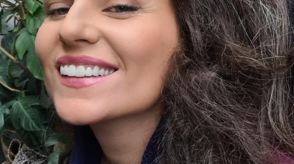 oana bogdan fosta roata motrice plus mi e rusine ca am diploma universitara din romania profesoara ne cam insulti pe toti cei care am facut o munca universitara buna