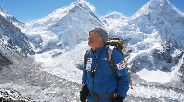 a reusit sa ajunga in varful muntelui fuji la 90 de ani si in scaun cu rotile