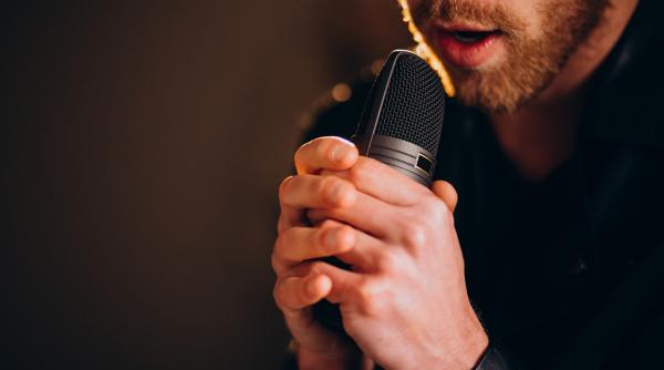 ambasadorul ue in moldova a onorat ziua limbii romane prin interpretarea unui cantec in limba romana video