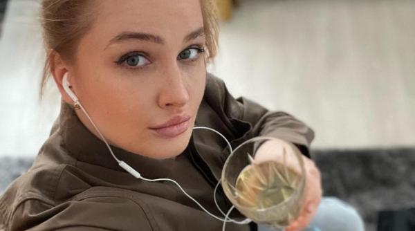 corina bacanu replica la un comentariu rautacios nu mi pasa ca l vezi tu mereu in coc in alea 3 ore cat mi as pune bigudiuri ma joc cu copilul meu video