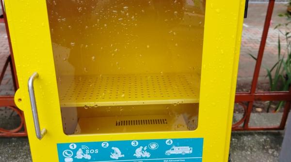 un defibrilator public montat in centrul brasovului a fost furat medic dezamagit si scarbit