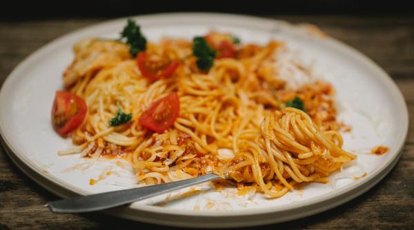 greseala uriasa pe care o facem cu totii cand gatim paste cu sos aceasta este de fapt reteta corecta