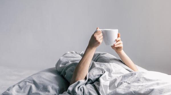 de ce nu e bine sa bei cafeaua imediat dupa ce te trezesti