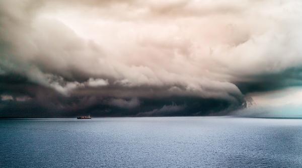 rafale puternice de vant la mare avertizare cod galben