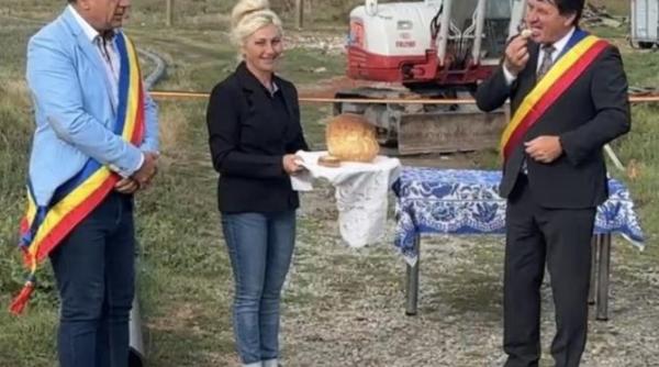 s a taiat panglica la o lucrare neinceputa cionca si bimbo festivitate cu paine si sare