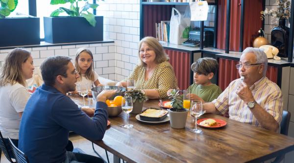 barbatii romani locuiesc pentru mai multa vreme in casa parintilor decat femeile cel mai mare decalaj din europa potrivit eurostat