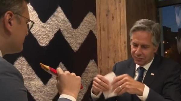 blinken si kuleba discutii la un mcdonald s din kiev secretarul de stat american a mancat cartofi prajiti video