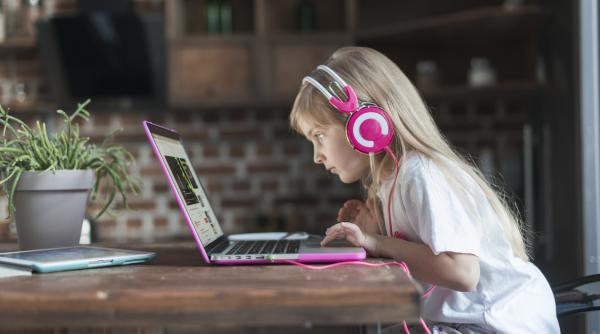 proiect pentru protejarea copiilor de pericolele din mediul online accesul minorilor sub 16 ani in social media doar cu acordul explicit al parintilor