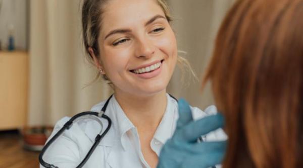 nu oricine mai poate da sfaturi medicale pe youtube platforma incepe etichetarea medicilor reali