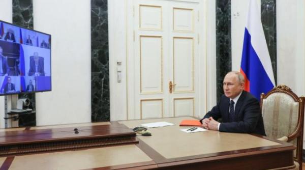 putin voteaza online la alegerile regionale din rusia si incurajeaza cetatenii sa faca acelasi lucru