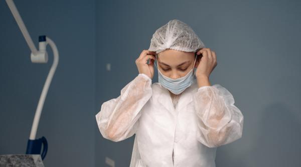 doua treimi dintre femeile chirurg agresate sexual de colegi uneori si in timpul operatiilor studiu de amploare in marea britanie