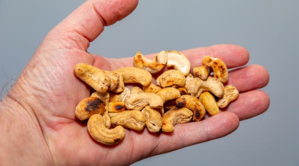 poti sa mananci nuci daca ai probleme cu tiroida