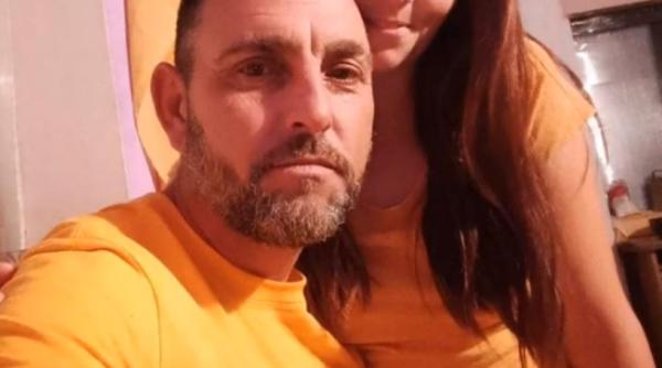 vulpita de la acces direct aprinde internetul dupa ce l a parasit pe viorel si si a dat ultimul nascut la stat in plasament veronica stegaru s a afisat cu noul iubit