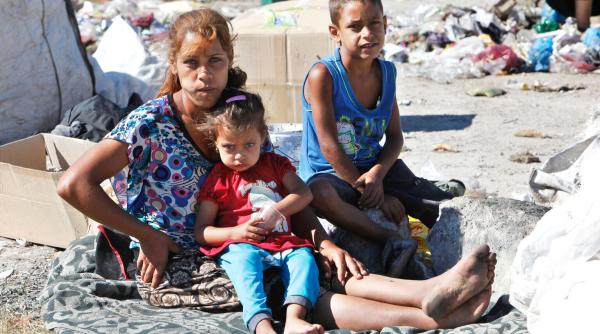 ingrijorator copiii din romania traiesc cu mai putin de 2 15 dolari pe zi