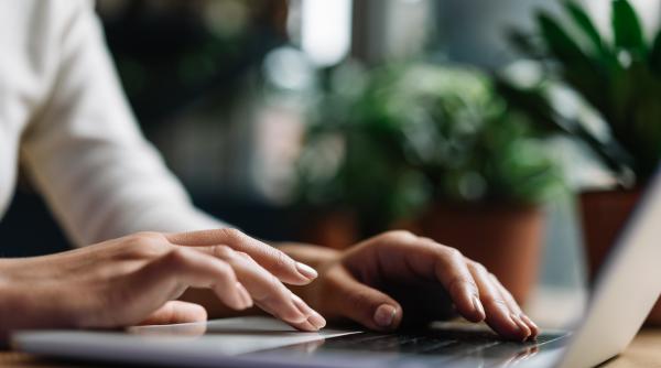 coordonatorul pnrr pe sanatate alexandru rogobete o acuza pe oana sivache director assmb semneaza consultanta pe banda rulanta