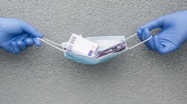 chirurg trimis in judecata pentru mita a luat bani de la 26 de pacienti