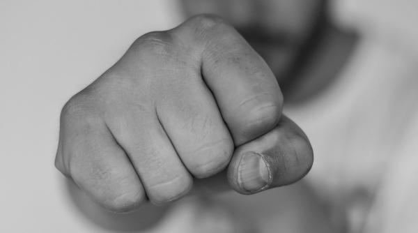 doi barbati au omorat in bataie un minor din tulcea