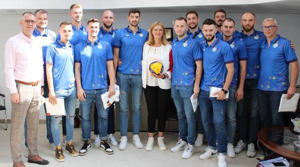 nationala de volei a romaniei primita de presedinta ans a obtinut cea mai buna clasare din ultimii 40 de ani