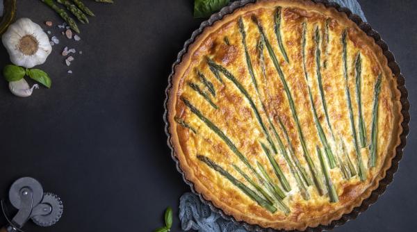 tort aperitiv cu branza si castraveti murati