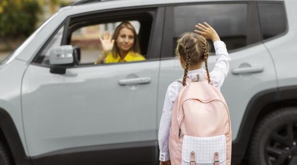 de ce apar accidente in zona scolilor titi aur mesaj pentru parinti stii ca in fiecare zi faci asta si ca gasesti aceeasi aglomeratie