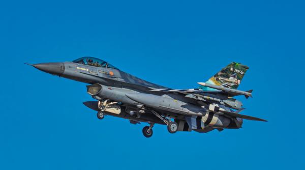 pilotii ucraineni instruiti pe f 16 in romania ministrul angel tilvar date despre centrul lockheed martin de la fetesti video