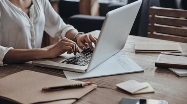 romanii printre europenii cu cele mai multe ore saptamanale lucrate