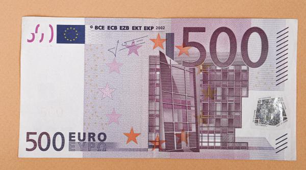 bancnotele de 500 si de 200 de euro raman in circulatie lamuriri de la bce
