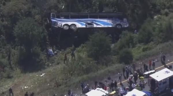 tragedie in new york un autobuz plin de liceeni s a rasturnat intr o vale video