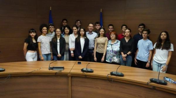 primarul robert negoita a premiat elevii de top din sectorul 3