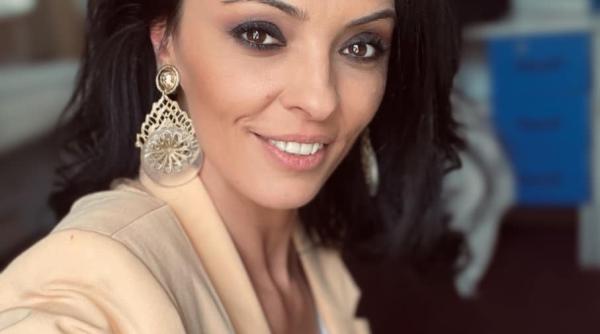 cosmina pasarin sta departe de altar pur si simplu nu am acea traire