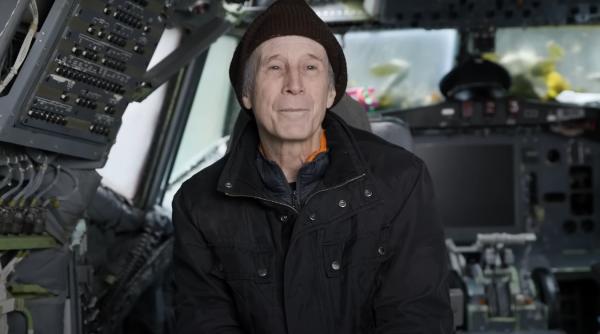 barbatul care traieste de 20 de ani intr un avion vechi in mijlocul padurii