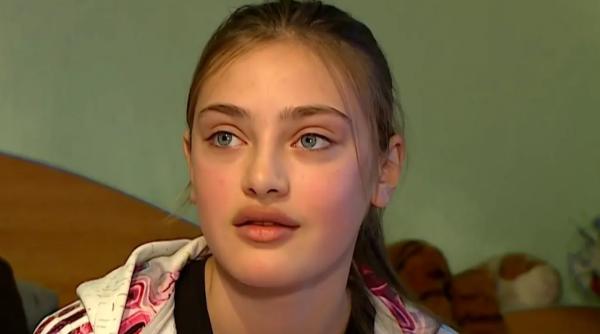 ce mai face si cum arata azi papusa de la glina frumusetea rara a romaniei descoperita intr o casa saracacioasa langa o groapa de gunoi