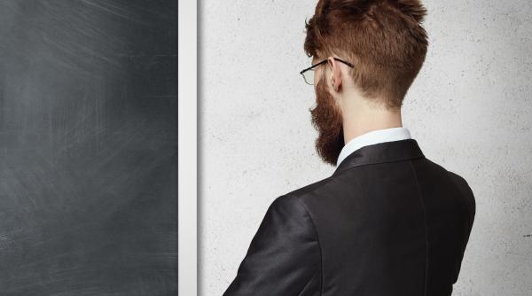 profesor de engleza ridicat de diicot in mega operatiunea zilei este acuzat de trafic de droguri