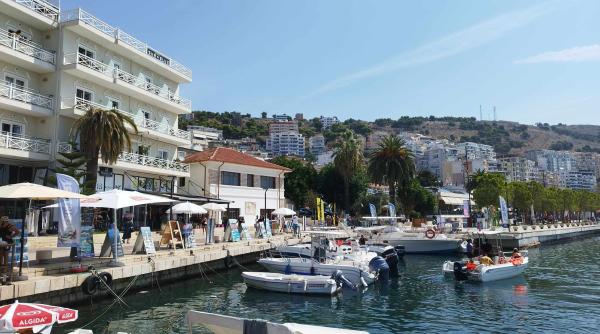 romanii care pleaca in vacanta in strainatate ar putea plati un euro pentru sustinerea turismului romanesc