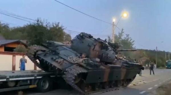 un tanc al armatei romane s a rasturnat pe sosea in judetul bacau