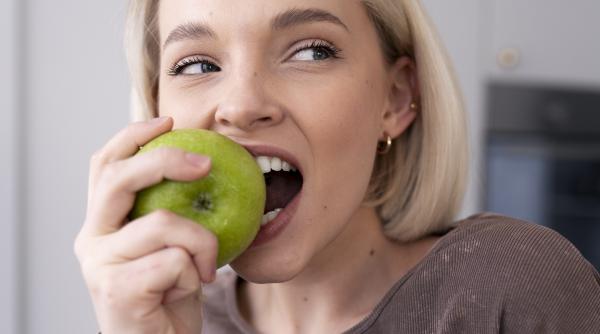 alimentele care iti pot afecta dintii anumite fructe printre ele