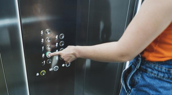 ascensoarele din buzau vechi si de peste 50 de ani doar un sfert dintre ele au fost modernizate