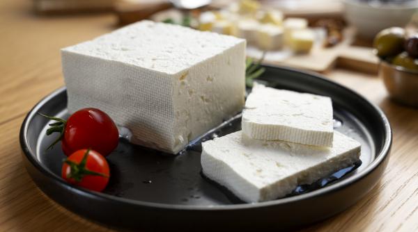 cum pastram si consumam corect branza bilic puneti branza in frigider in tavita pentru legume