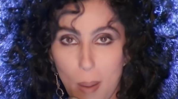 cher acuzata ca a angajat un grup de barbati care sa i rapeasca fiul