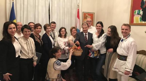 dorul de cultura romana de a canta si de a fi impreuna madalina dorneanu despre motivatia infiintarii corului romanilor din luxemburg voci din carpati video