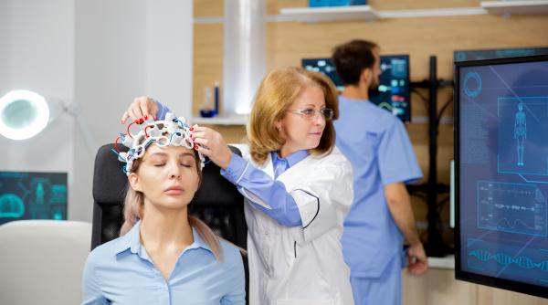 pacientii paralizati ar putea sa si miste din nou bratele prin puterea gandului un implant cerebral este in teste