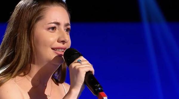 alexandra giurca concurenta care i a uimit pe antrenori cu prestatia sa de la vocea romaniei momentul tau a fost unul dintre cele mai stralucitoare si inocente video